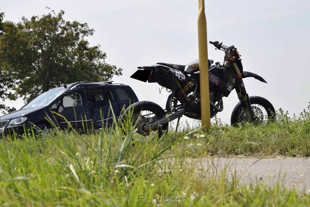 Schwerer Krad Pkw Unfall Koeln Porz Libur Liburer Landstr (Krad Fahrer nach Tagen verstorben) P088.JPG - Miklos Laubert